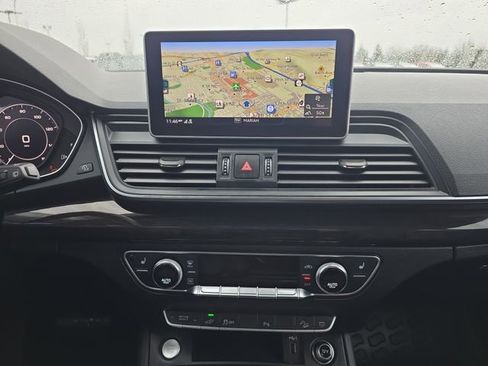 Used 2020 Audi Q5 e Premium Plus image 24