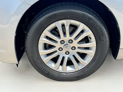 Used 2017 Toyota Sienna XLE Premium FWD image 43