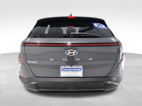 Used 2025 Hyundai Kona SEL FWD image 3