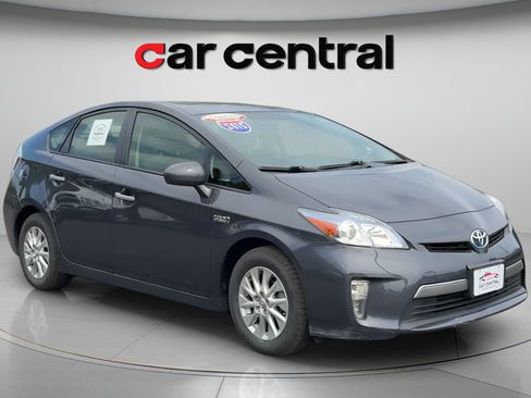 Used 2015 Toyota Prius Prime Plug-In Hybrid FWD image 7