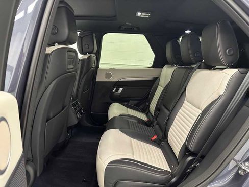 Used 2024 Land Rover Discovery Dynamic SE image 15