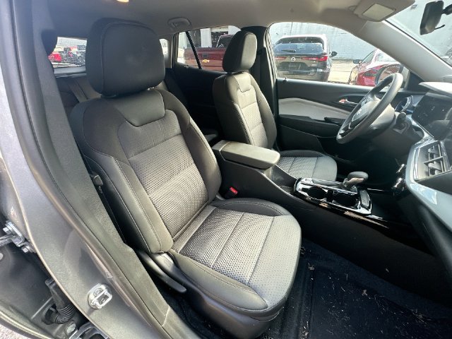 Used 2024 Chevrolet Trax LT FWD image 38