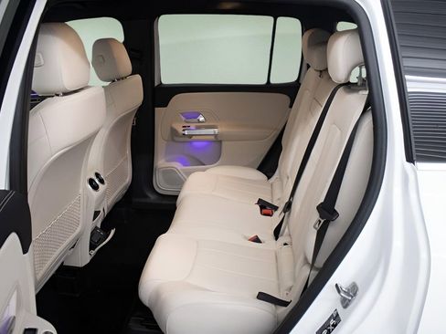 Used 2025 Mercedes-Benz GLB 250 image 25