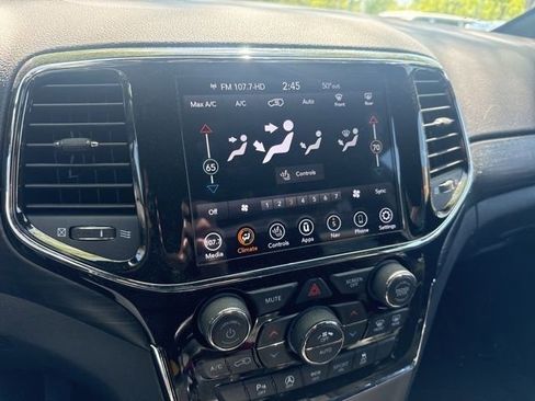 Used 2022 Jeep Grand Cherokee Laredo E w/ Security & Convenience Group AWD/4WD image 21