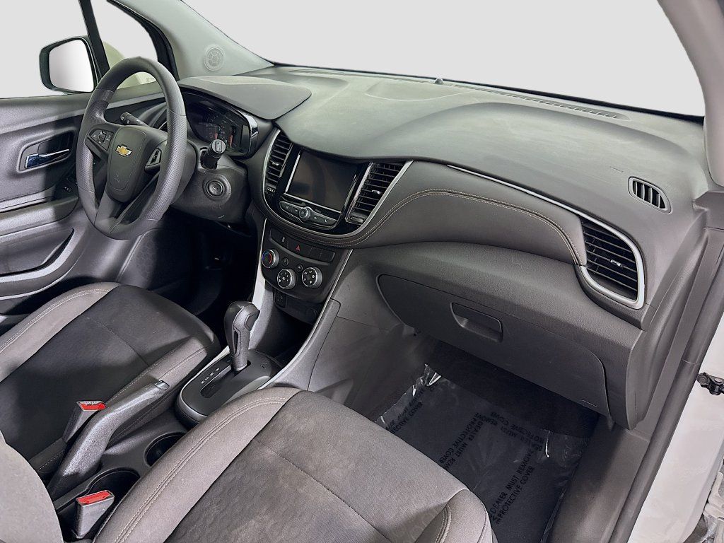 Used 2022 Chevrolet Trax LS w/ Tint and Cruise Package FWD image 26