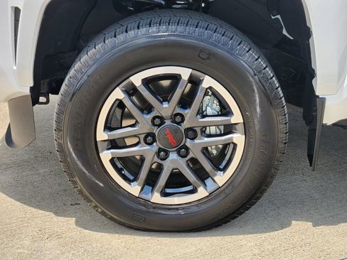 Used 2024 Toyota Tacoma TRD Sport AWD/4WD image 10