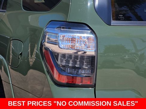 Used 2022 Toyota 4Runner TRD Off-Road Premium w/ TRD Black Wheel Package (TMS) AWD/4WD image 40
