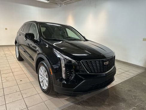 Used 2023 Cadillac XT4 Luxury w/ Cold Weather Package image 12