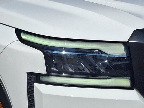 Used 2022 Nissan Frontier Pro-X image 9