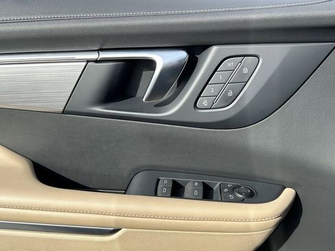 Used 2025 Buick Enclave Preferred w/ Power Package image 23