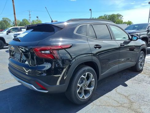 New 2026 Chevrolet Trax LT w/ Driver Confidence Package FWD image 3