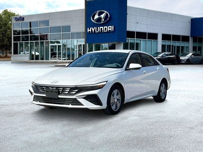 New 2025 Hyundai Elantra SE