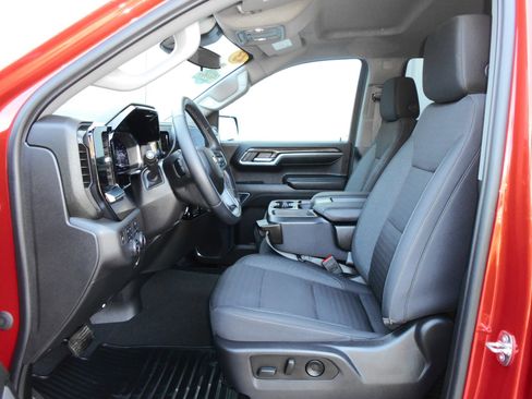 Used 2023 Chevrolet Silverado 1500 LT w/ Z71 Off-Road Package image 6