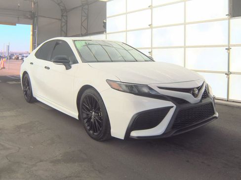 Used 2022 Toyota Camry SE w/ Convenience Package image 6