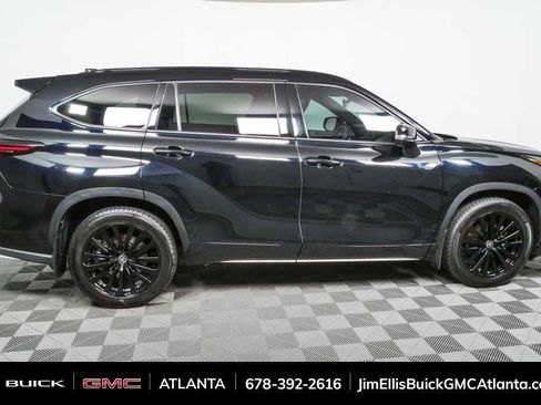 Used 2024 Toyota Highlander XSE FWD image 2