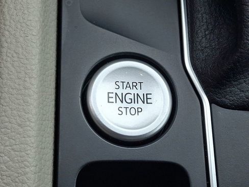 Used 2021 Volkswagen Atlas SEL image 29