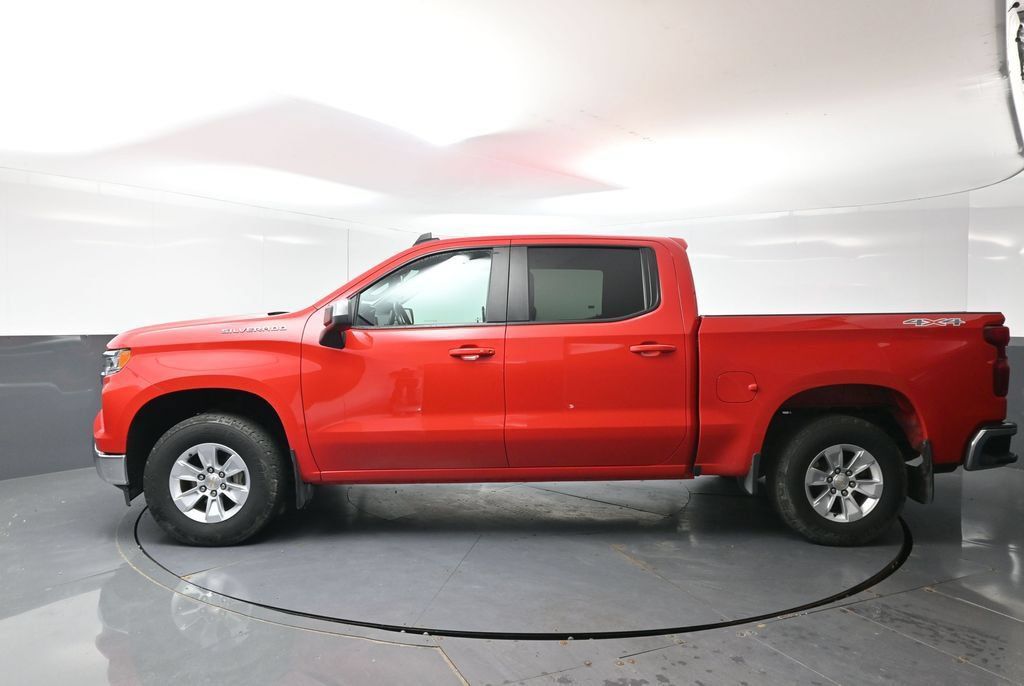 Used 2025 Chevrolet Silverado 1500 LT w/ Work Truck Package AWD/4WD image 11