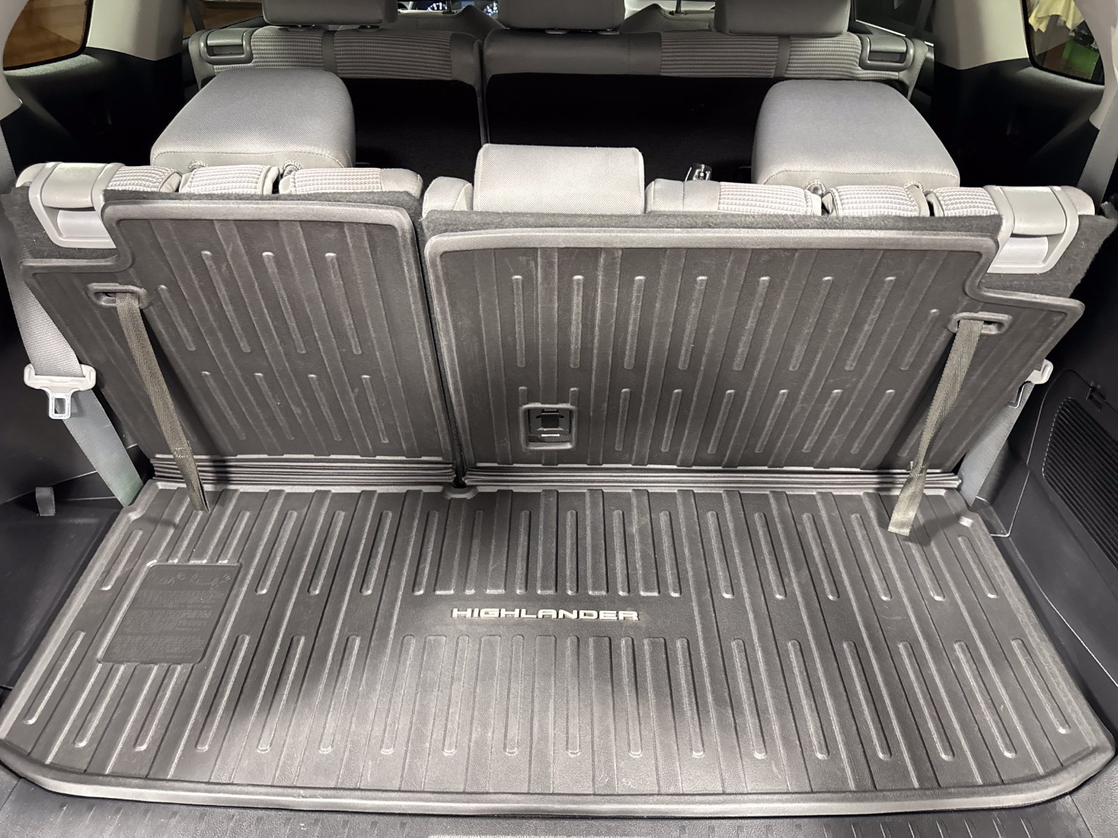 Used 2022 Toyota Highlander LE AWD/4WD image 22