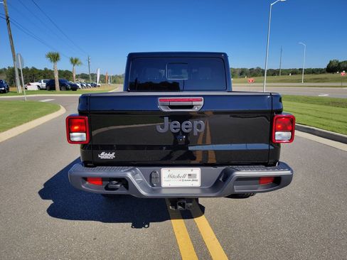 New 2025 Jeep Gladiator Sport w/ Premium Package image 6