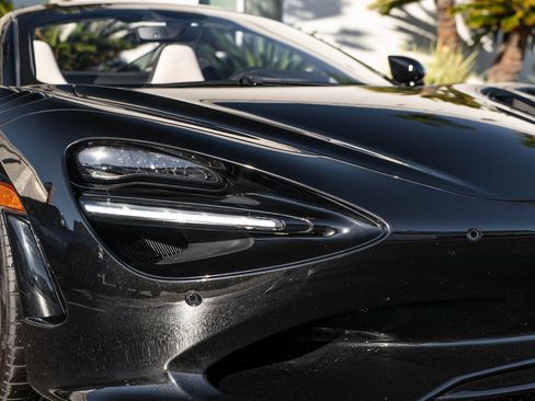 Used 2024 McLaren 750S image 28