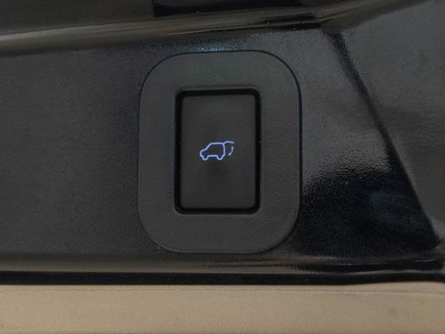 Used 2017 Toyota Sienna XLE w/ XLE Navigation Package AWD/4WD image 36