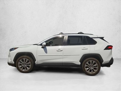 Used 2019 Toyota RAV4 XLE Premium FWD image 10