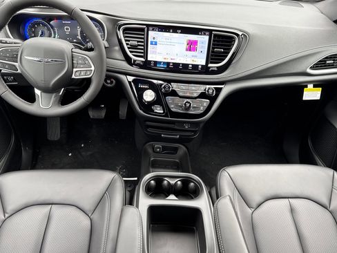 New 2026 Chrysler Pacifica Select image 12