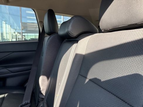 Used 2017 Mitsubishi Outlander SEL image 16