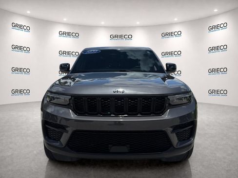Used 2022 Jeep Grand Cherokee Altitude RWD image 2