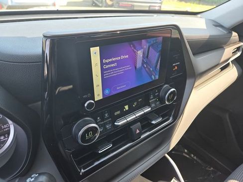 Used 2023 Toyota Highlander LE image 15