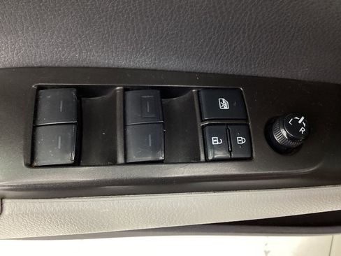 Used 2020 Toyota Camry SE image 37