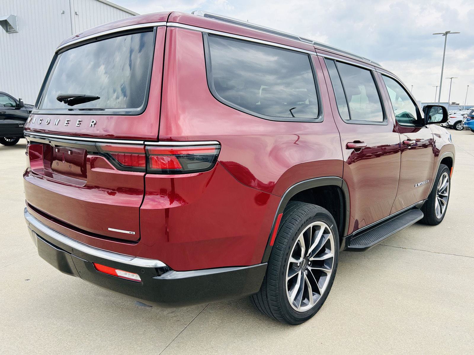 Used 2022 Jeep Wagoneer Series II w/ Premium Group I AWD/4WD image 44