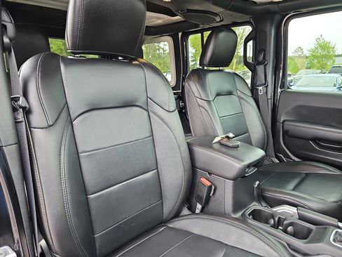 Used 2021 Jeep Wrangler Unlimited Sahara AWD/4WD image 11