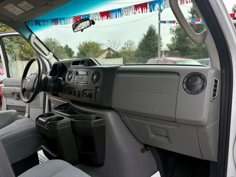 Used 2017 Ford E-450 and Econoline 450 Super Duty w/ Power Windows & Locks Group image 19