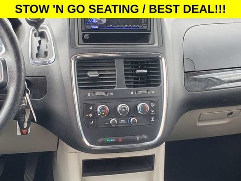 Used 2016 Dodge Grand Caravan SXT FWD image 18
