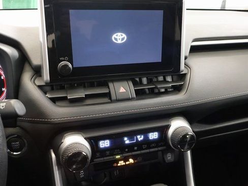Used 2025 Toyota RAV4 XLE image 20