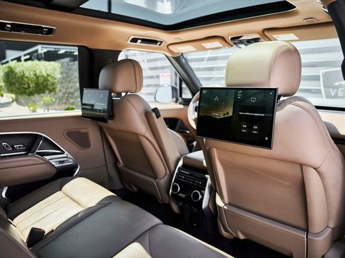 Used 2024 Land Rover Range Rover Long Wheelbase SE AWD/4WD image 37