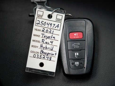 Used 2021 Toyota RAV4 XLE Premium image 26