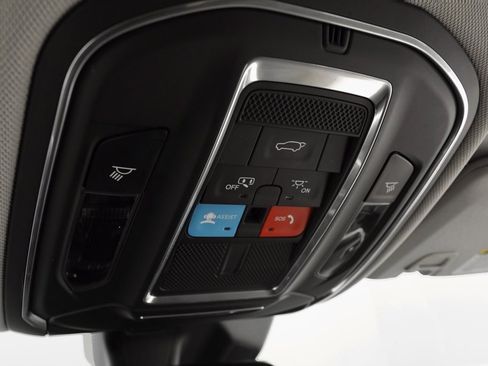 Certified 2022 Jeep Grand Cherokee Laredo w/ Luxury Tech Group I image 30