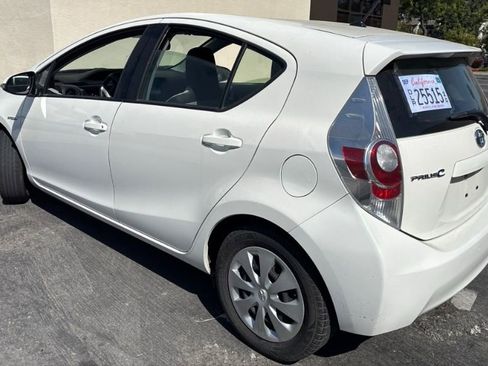 Used 2014 Toyota Prius C One FWD image 4