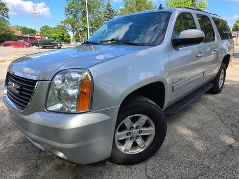 Used 2013 GMC Yukon XL SLT AWD/4WD image 1