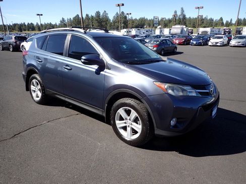 Used 2013 Toyota RAV4 XLE image 7