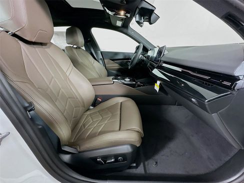 New 2026 BMW 530i xDrive w/ M Sport Package image 30