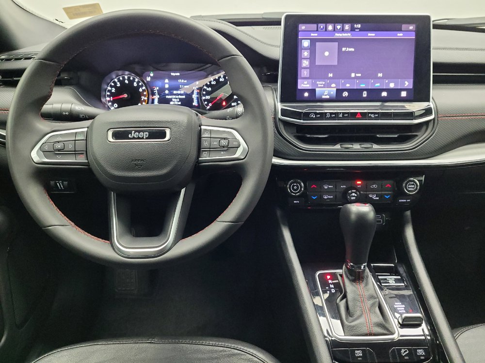 Used 2025 Jeep Compass Trailhawk AWD/4WD image 22