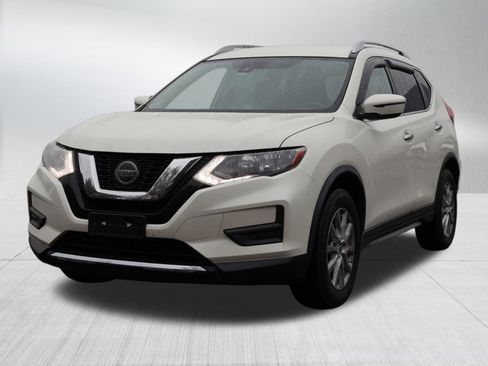 Used 2020 Nissan Rogue SV image 3