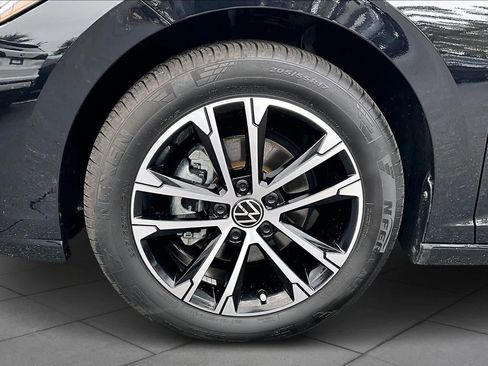 Used 2025 Volkswagen Jetta Sport image 9