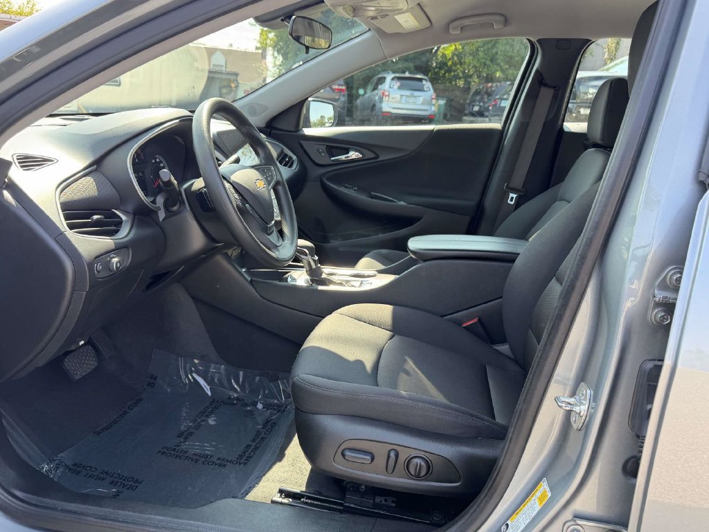 Used 2025 Chevrolet Malibu LT FWD image 16