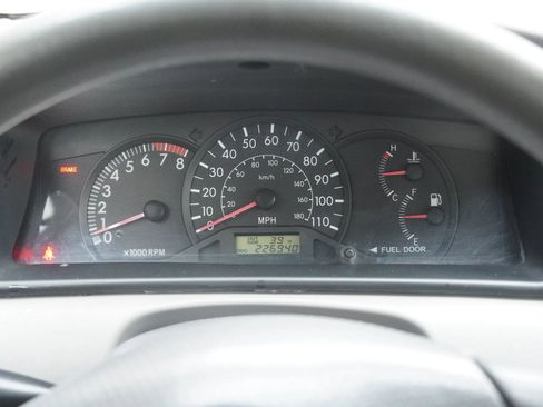 Used 2003 Toyota Corolla LE image 28