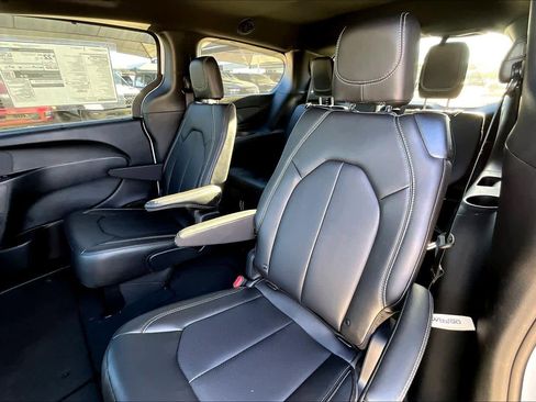 New 2026 Chrysler Voyager LX image 20