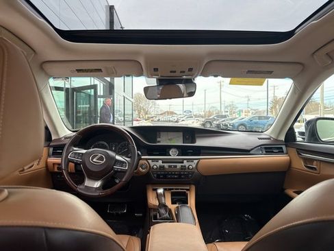 Used 2017 Lexus ES 350 w/ Luxury Package image 12